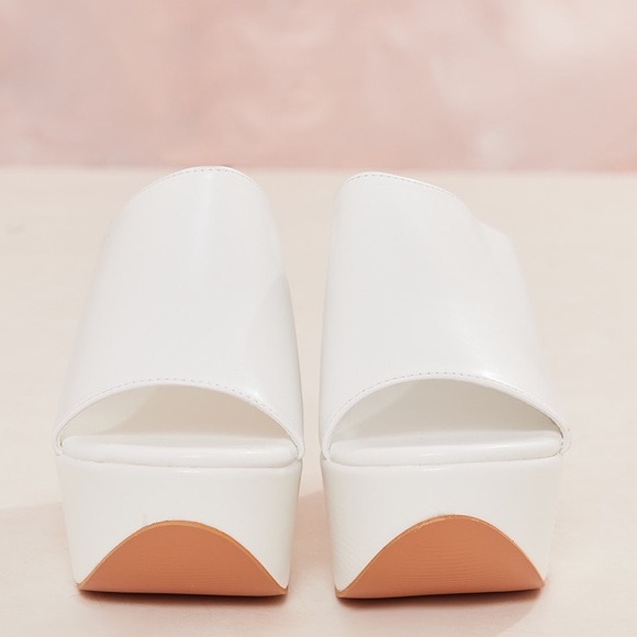 White Faux Leather Chunk Curve Block Heel Platform - Picture 2 of 3